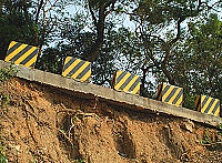 　南竿環山路發生地基流失。（圖／文：張登傑）