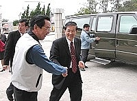 　為有效防堵幽靈人口，法務部長施茂林特別在三合一選舉前來馬視察。（圖／文：曹重偉）
