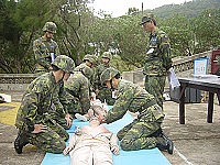 基訓官兵個個聚精會神,認真學習各項專業職能。(圖/文:黃斯榆)
