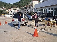 　汽機車排氣免費檢測，受檢鄉親配合度相當高。（圖／文：曹重偉）