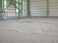 　北竿室內羽球館主體完成，但內部地坪還要等明年爭取經費才會完善。（圖／文：陳鵬雄）