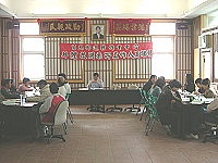 　縣選委會昨在莒光鄉與投（開）票所工作人員進行選務座談。（圖／文：陳樂團）