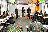 　奮鬥月刊主編以有趣的團康活動炒熱座談會氣氛。（圖／文：吳語軒）