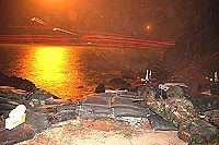 對海射擊,砲彈的火光從四面八方擁向海中央,一時震耳欲聾,撼動人心。(圖/文:吳語軒)