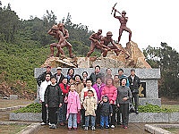　職棒明星黃甘霖親友團來馬參訪，主角則是溜去釣魚。（圖／文：曹重偉）