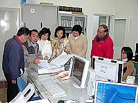   縣府正辦理各機關單位縣有財產管理情形檢核作業，小組對表清點，不放過任何小物品。（圖／文：曹重偉）
