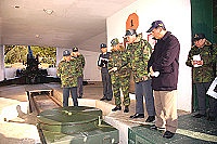 　副總司令除對防區的各項建樹與進步給予高度肯定外，亦針對砲陣地設置提出適切指導。（圖／文：吳語軒）