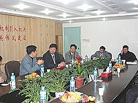 　縣長陳雪生昨天拜會大陸福建省旅遊局長黃曉炎，共同就大陸每日百人遊及兩馬航班加開週末假日班次進行討論。（圖／連江縣政府提供）