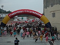　北竿數百軍民迎著新年第一道曙光參加升旗及路跑活動。（圖／文：陳鵬雄）
