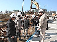 　縣府施工查核小組針對「介壽入村道路整建工程—福澳嶺段」進行工程品質查核。（圖／文：曹重偉）