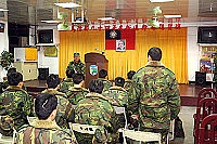 　司令除聆詢新進幹部的經歷與家庭狀況，亦針對四大工作要求目標「善戰、效率、成長、安全」加強指導。（圖／文：吳語軒）