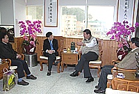 前陸委會主委蔡英文擔任政院副院長,縣長陳雪生當著副主委黃偉峰面前指出,今後大陸政策肯定會更緊縮。(圖/文:曹重偉)