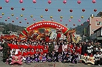 　↓大年初一，連江縣政府與馬防部春節團拜及遊藝表演，吸引大批鄉親前來看熱鬧。（圖／文：張登傑）