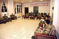 　副參謀長以實際案例結合法令，宣導未經許可擅入大陸地區之嚴重性。（圖／文：吳語軒）