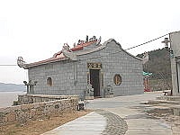 　橋仔五靈公廟重建完成，本月九日舉行啟門儀式。（圖／文：陳鵬雄）