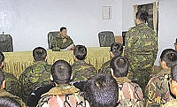 一九四旅旅長鍾將軍日前主持到部新兵精神講話,期許新進弟兄「辛勤揮汗播種者,必將能歡笑收割」,在退伍時都能交出亮眼的成績單。(圖/文:洪振原)