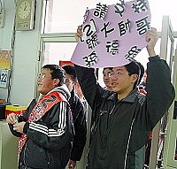 　東引國中優秀青年選拔，候選人也採行宣傳、拜票的民主選舉方式，尋求老師和同學的支持。（圖：東引國中提供）