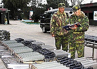 一九四旅旅長鍾將軍日前視導械彈特別清點工作,要求落實裝備保養維護,確保防區戰力完整。(圖/文:洪振原)