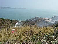　西莒山坡發生火警，軍民合力撲滅，未釀成災害。（圖／文：陳樂團）