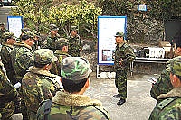 防區指揮官主持據點戰鬥示範演練。（圖與文：吳語軒）