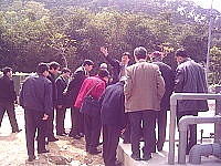 縣長陳雪生偕同議員、鄉長共同觀摩彰化大葉大學汙水處理場。（圖：縣府工務局提供）