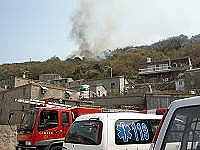 　北竿尼姑山再傳火燒山意外，起火點靠近村莊，情況一度危急。（圖／文：陳鵬雄）