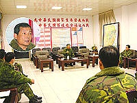馬防部指揮官陸中將日前對深造教育報考人員實施精神講話,會中特別提到「作計畫、下決心、懂方法、能專注」四個讀書要領與大家共勉。(圖/文:紀宏曄)