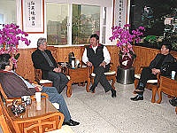 　中國駐台記者來馬訪問，並與縣長陳雪生安排一場簡單的訪談會。（圖／文：曹重偉）