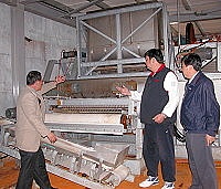 陳雪生縣長視察東引酒廠擴建施工情形。(圖/文:陳其敏)