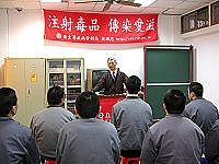　馬防部政戰副主任黃博士以學者身份應連江看守所之邀前往講演，以其獨到見解闡述人生真諦，並期許與會人員掌握命運，展望未來。（圖／文：紀宏曄）
