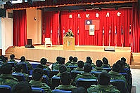 一九三旅旅長季將軍主持國父紀念月會,期勉與會幹部要把部隊基本面做好。落實「做什麼」、「會什麼」、「像什麼」,使部隊均能在「正常、理性、祥和、法紀」的氣氛下同心協力追求進步。(圖/文:游象雲)