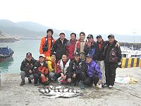 船釣鱸魚體驗營快樂出航,學員發揮功力滿載鱸魚而歸。(圖:馬祖磯釣協會提供)