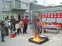 　認識滅火器再實際操作使用方法，民眾也覺得防火常識很重要。（圖／文：林冰芳）
