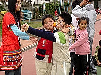 　中正國小師生提前慶祝歡樂兒童節，各項趣味競賽讓師生感情快速升溫。（圖／文：曹重偉）