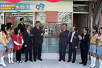 　7-ELEVEN副總吳國軒率多位高級主管來馬，並邀請縣長陳雪生一同為馬祖、南竿兩家門市揭牌。（圖／文：曹重偉）