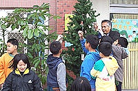 　中正校園綠意盎然，表揚環保週活動績優同學，還舉辦希望樹活動讓師生一起許下綠色希望。（圖／文：曹重偉）