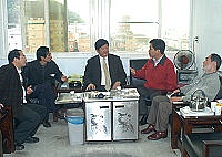 　議員陳建光等人昨日北上與縣長陳雪生會商討論，尋求南竿─莒光最適航班方案。（圖／文：張登傑）