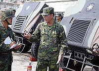 　一九四旅旅長鍾將軍日前在戰力裝備保養示範中強調，唯有持之以恆的保養觀念，才能確保各項裝備維持良好、完善的狀態。（圖／文：洪振原）