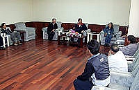 　鄉長朱秀平、鄉代主席林翠雲、副主席陳志華及多位村長連袂拜會縣長陳雪生，表態支持「雙向夜航」。（圖／文：曹重偉）