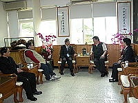 　立榮總經理拜會地區府會首長，就如何突破馬祖空中交通航班做意見交換。(圖／文：陳鵬雄)