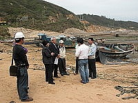 　工務局邀請生態景觀專家學者勘察清水澳口。（圖／文：陳其敏）