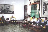 馬祖風景區管理處處長朱孟晃拜會東引195旅長傅永明,希望軍方繼續提供協助以促進地方觀光發展。(圖:東引遊客服務中心提供)