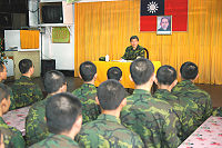 　防區政戰主任主持新兵精神講話。（圖與文：吳語軒）