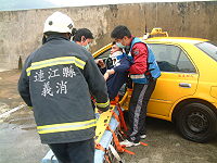 北竿消防分隊舉辦車禍事故搶救演練。(圖:北竿消防分隊提供)