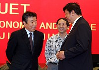 府會首長與大陸福建省委書記盧展工會晤,並與中國國民黨副主席江丙坤、金門縣長、議長合影。(圖:宋志富大陸傳真)