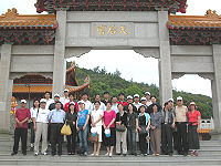 　今年的中國首團終於出現，他們是來自河北天津的旅客，對馬祖廟宇之多印象很深刻。（圖／文：曹重偉）