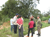 　環保局與北竿鄉公所及軍方會勘風山環保園區計畫用地。（圖／文：陳鵬雄）