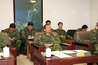 指揮官指導衛哨減併規劃。（圖與文：紀宏曄）