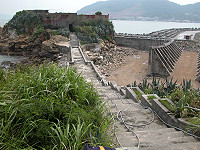 　珠山電廠已進行發電區土建工程，軍方擔心會影響現有勝利堡外觀，特別邀集縣長陳雪生及金馬工務所現勘。（圖／文：曹重偉）