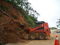 　豪雨造成土石滑落，南竿山線昨完成清理。（圖／文：宋志富）
